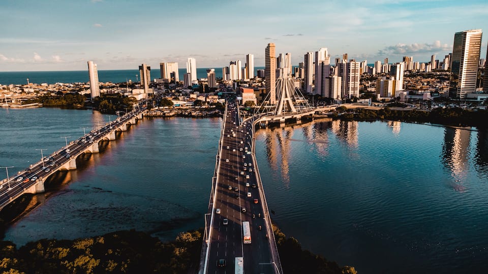 Recife Pernambuco Nordeste RioMar Prédios Casas Pina Cabanga Afogados Rios Enchente Favela Mansões Desigualdade Ponte Transporte Carros