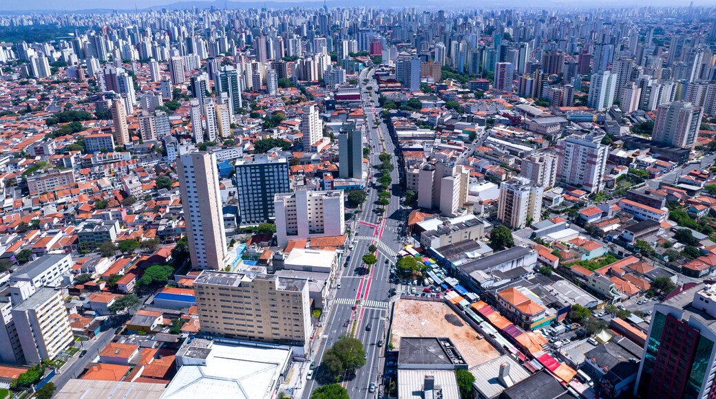 aerial view of houses and residential buildings in the Saúde district, São Paulo. Jabaquara Avenue