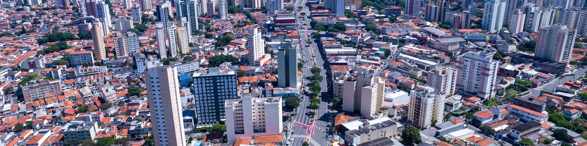 aerial view of houses and residential buildings in the Saúde district, São Paulo. Jabaquara Avenue