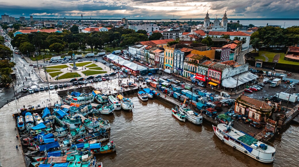 Estação Das Docas Mercado Ver-o-Peso Belém Pará Brasil Turismo Cultural Arquitetura Portuária Gastronomia Amazônia Artesanato Barcos Tradicional Patrimônio Histórico Fotografia Viagem Passeio Açaí