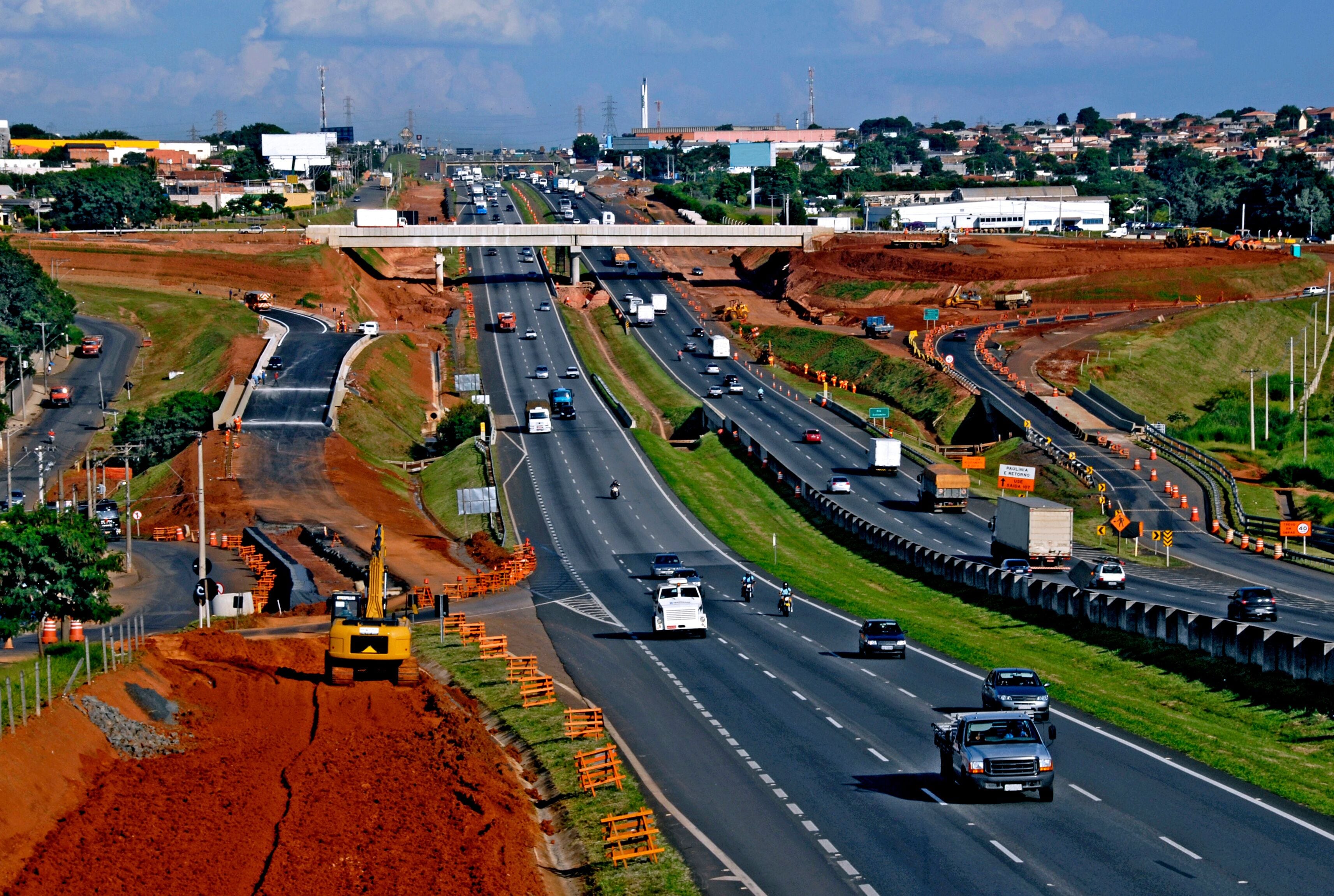 Obras na Rodovia Anhanguera, SP330.  Sumaré. São Paulo