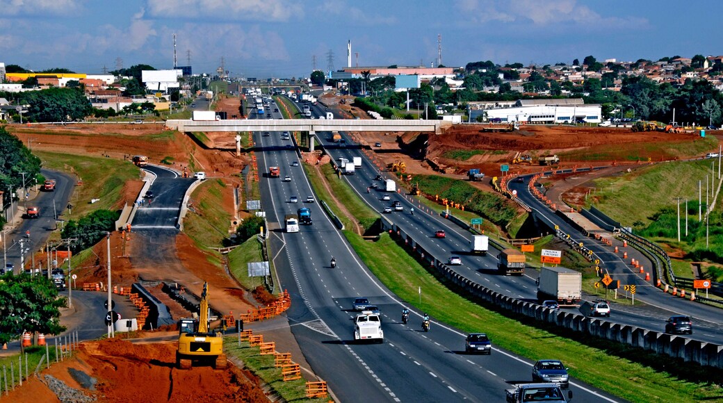 Obras na Rodovia Anhanguera, SP330. Sumaré. São Paulo