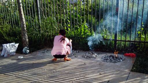 It is the little things in life that matter
Yesterday, I noticed many people burning paper piles along the street. I know that this kind of paper is called Joss Paper(maybe jinzhi - 金纸) and that it is usually burnt for offering to the dead.
I will ask my students and try to get a better answer later, but in any event, it is a tradition that is displayed without much pomp and circumstances and speaks to Chinese culture. Do your thing and move on...very cool.