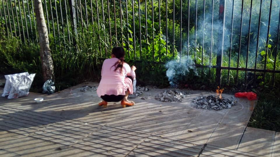 It is the little things in life that matter
Yesterday, I noticed many people burning paper piles along the street. I know that this kind of paper is called Joss Paper(maybe jinzhi - 金纸) and that it is usually burnt for offering to the dead.
I will ask my students and try to get a better answer later, but in any event, it is a tradition that is displayed without much pomp and circumstances and speaks to Chinese culture. Do your thing and move on...very cool.