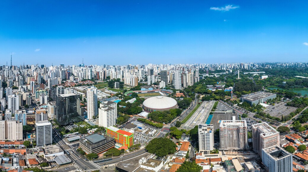 Vista aérea dos bairros Jardim Paulista, Vila Olímpia e Vila Mariana. Nos arredores do Parque Ibirapuera. São Paulo, SP.