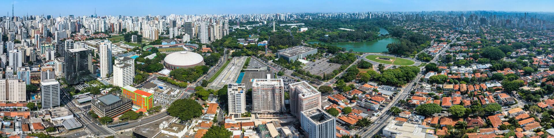 Vista aérea dos bairros Jardim Paulista, Vila Olímpia e Vila Mariana. Nos arredores do Parque Ibirapuera. São Paulo, SP.