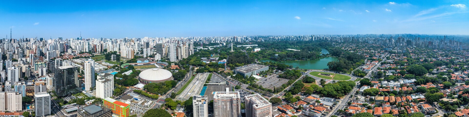 Vista aérea dos bairros Jardim Paulista, Vila Olímpia e Vila Mariana. Nos arredores do Parque Ibirapuera. São Paulo, SP.