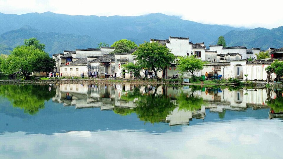 The beautiful village in the painting—— #Hongcun Village of Anhui,China.
https://twitter.com/Beautifulgx