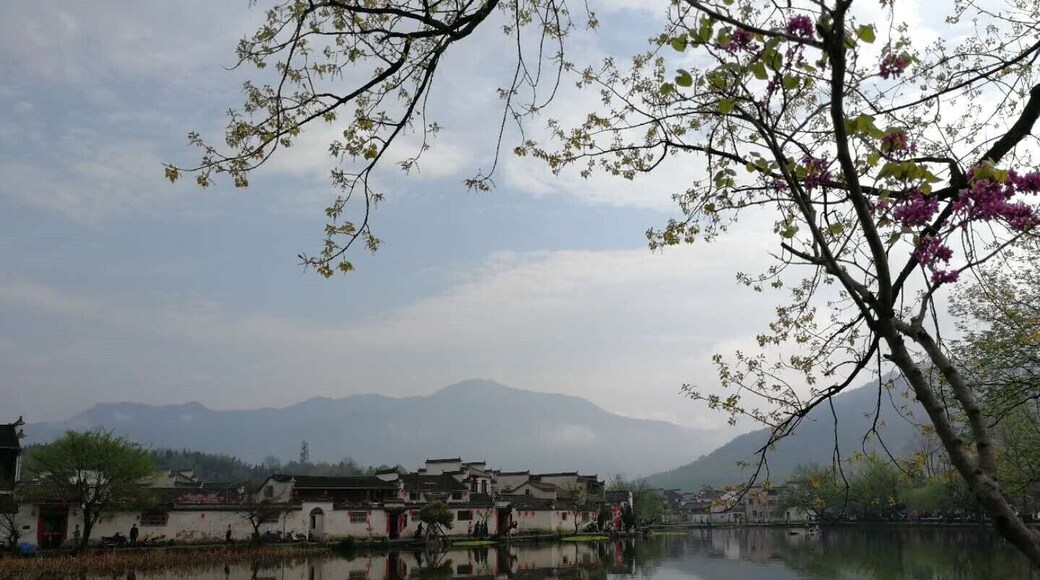 #ExpediaCares# - Q2 Clean Water and Sanitation
Pond Nan, tranquil and charmingly beautiful, is located in Province An’hui China. It has been watching Hong Village for around 900 years. Water streamed down from Yellow Mountain is crystal clean and still used to feed villagers, livestock and crops. Surrounding by the well-preserved architectures, with the blooming flowers, you would so much appreciate the nature and history. You would also like to pretend to be someone lived in the very past and immerse yourself in a flashback to the idyllic lifestyle several hundred years ago.