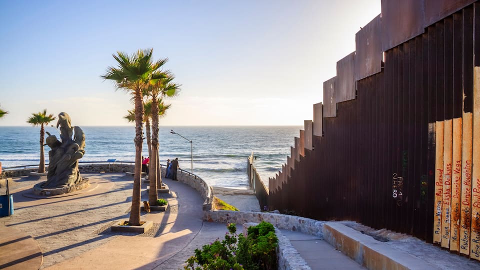 Frontera entre México y Estados Unidos en Playas de Tijuana
