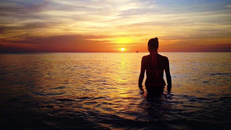 After having spent a few days in hectic Ho Chi Minh and the hot and humid Mekong Delta, this moment felt like absolute heaven. The picture is taken on the Vietnamese island Phu Quoc, which can be reached by boat from Ha Tien or Rach Gia. #waterlust #sunset #vietnam #phuquoc