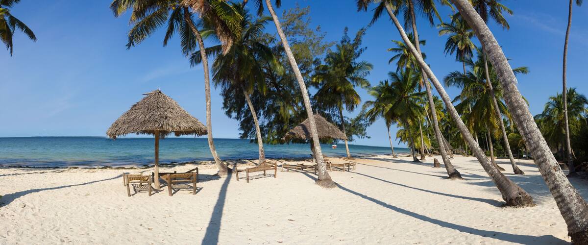 Plage de sable blanc de zanzibar