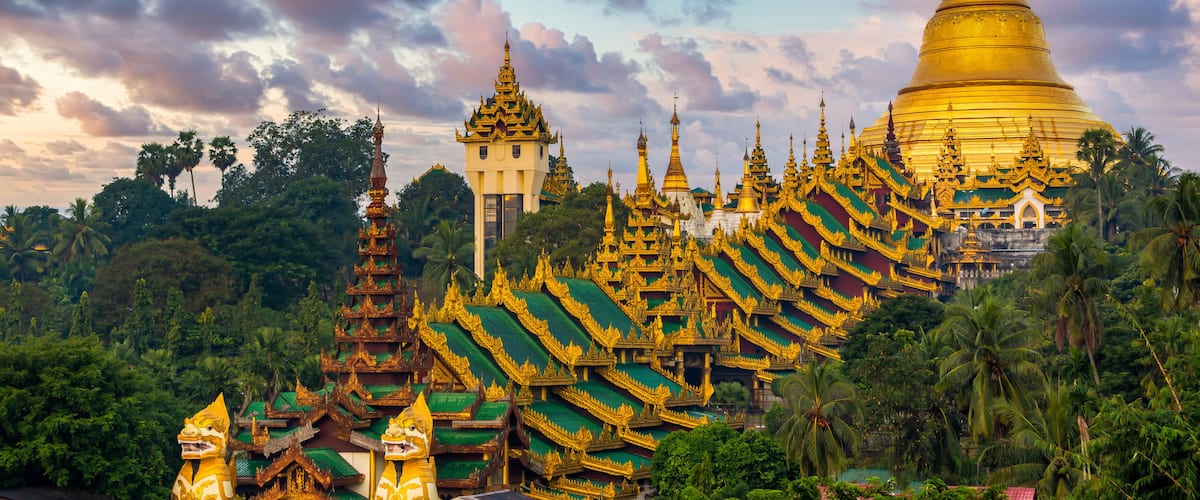 Shwedagon Pagoda attraction in Yagon City with blue sky background, Shwedagon Pagoda ancient architecture is beautiful pagoda in Southeast Asia, Yangon, Myanmar, Asian, Asia.