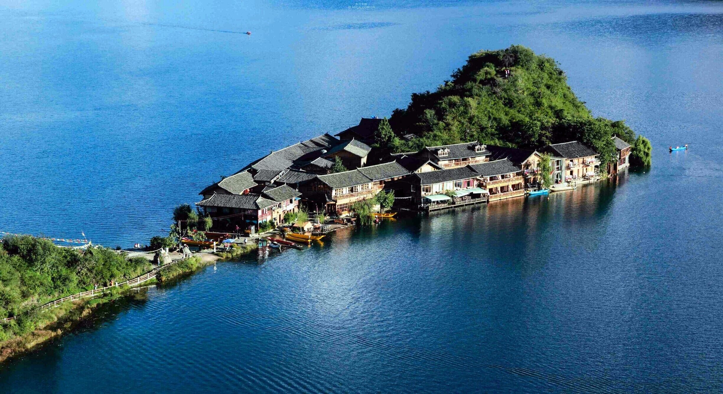 Beautiful Lijiang #LuguLake,Yunnan Province of China.美丽的泸沽湖.
https://twitter.com/Beautifulgx