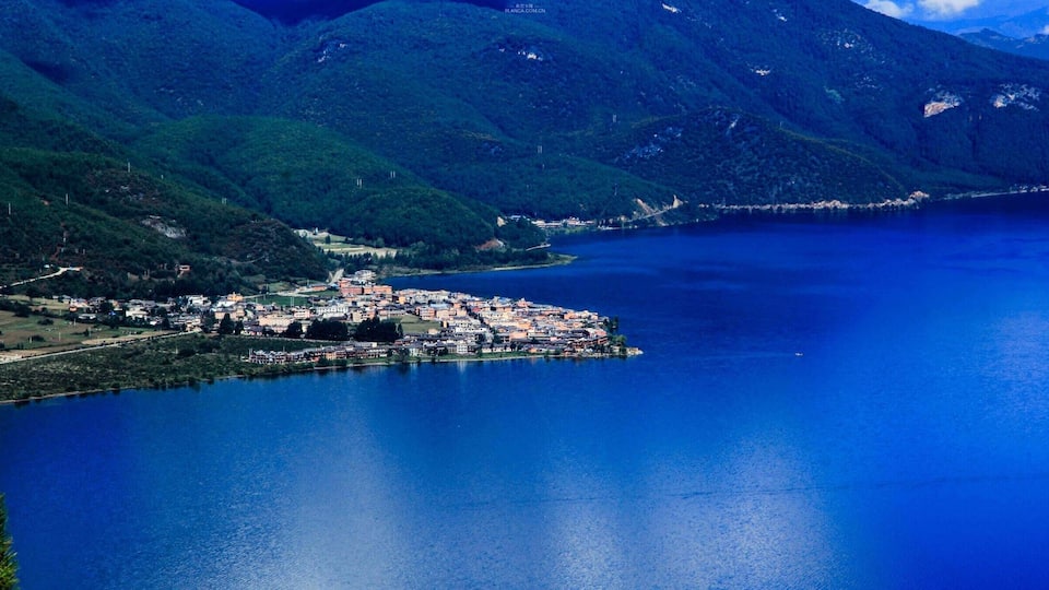 Beautiful Lijiang #LuguLake,Yunnan Province of China.美丽的泸沽湖.
https://twitter.com/Beautifulgx