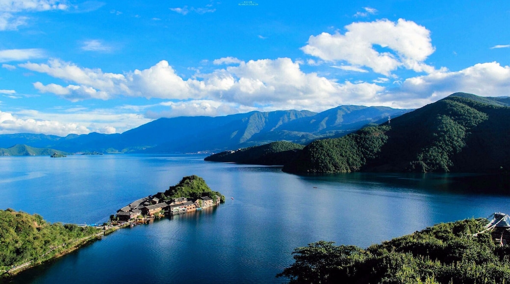 Beautiful Lijiang #LuguLake,Yunnan Province of China.美丽的泸沽湖.
https://twitter.com/Beautifulgx