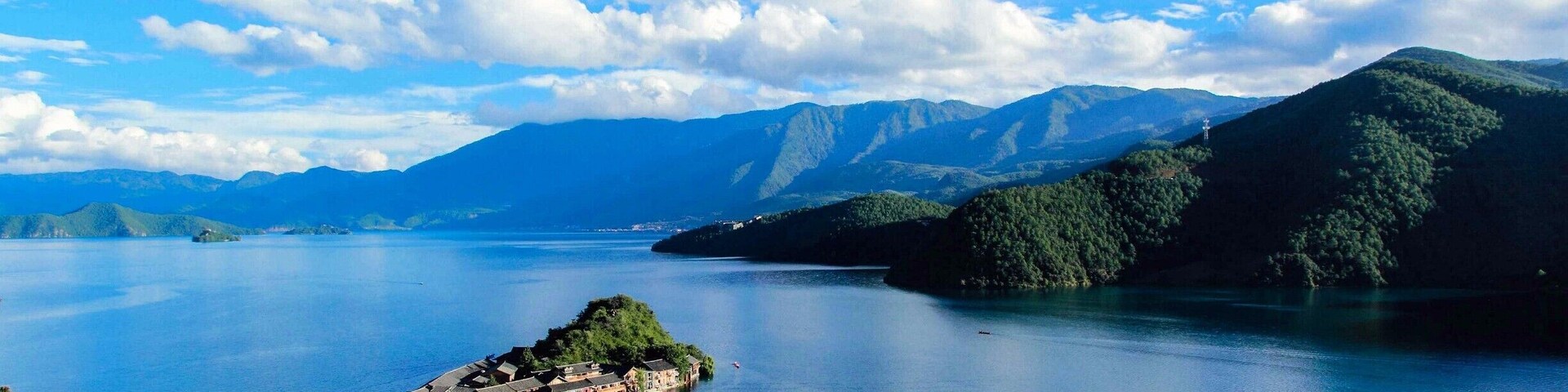 Beautiful Lijiang #LuguLake,Yunnan Province of China.美丽的泸沽湖.
https://twitter.com/Beautifulgx