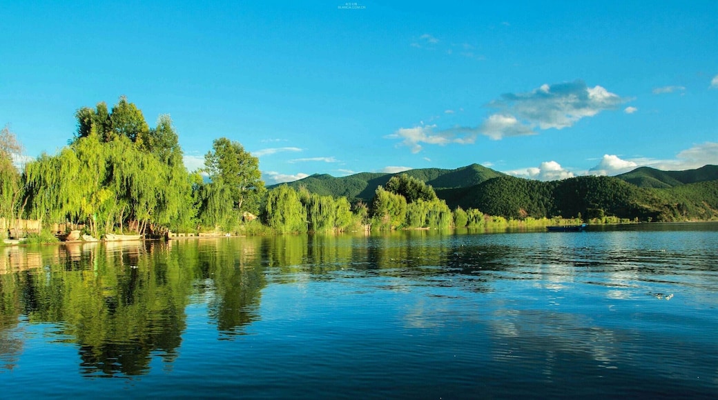 Beautiful Lijiang #LuguLake,Yunnan Province of China.美丽的泸沽湖.
https://twitter.com/Beautifulgx