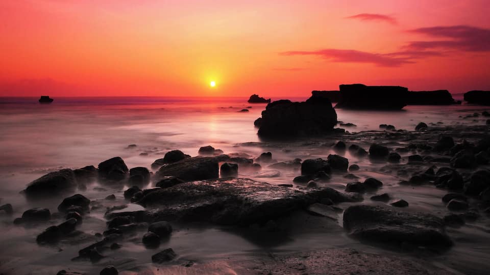 I've recently been back to Bali and I'm glad I gave it a second chance. The weather was lovely this time round and I was lucky to have met an awesome driver on the last day who took me to Echo #Beach for sunset. I seriously can shoot this place for a week, amazing rocks everywhere!