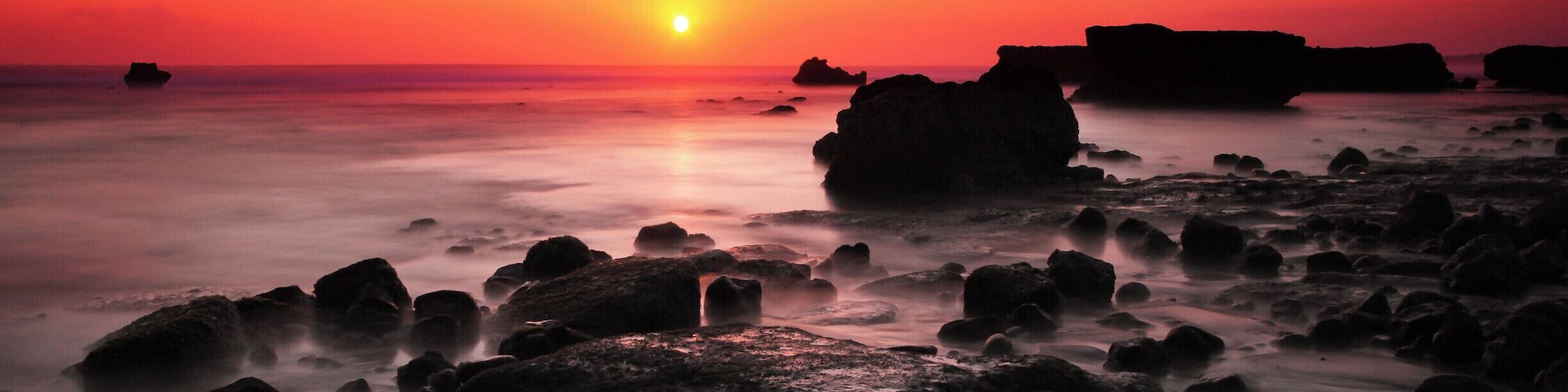 I've recently been back to Bali and I'm glad I gave it a second chance. The weather was lovely this time round and I was lucky to have met an awesome driver on the last day who took me to Echo #Beach for sunset. I seriously can shoot this place for a week, amazing rocks everywhere!