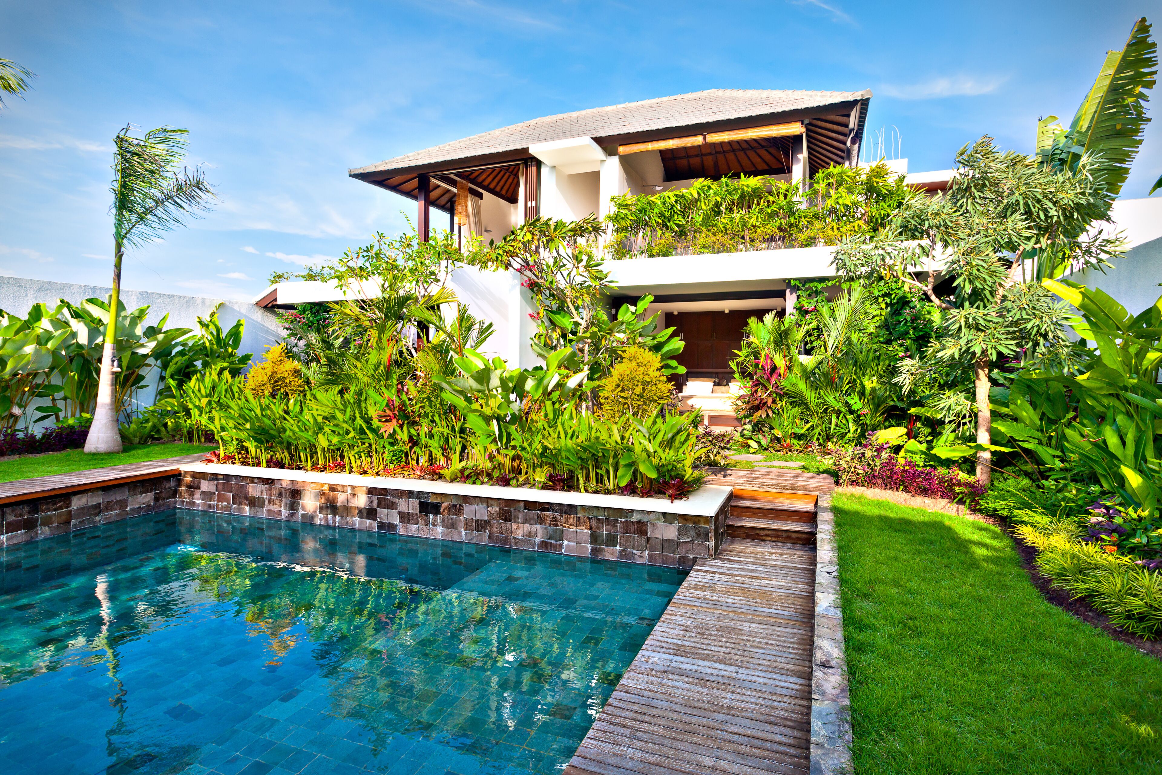 Fancy garden decoration design of a modern house