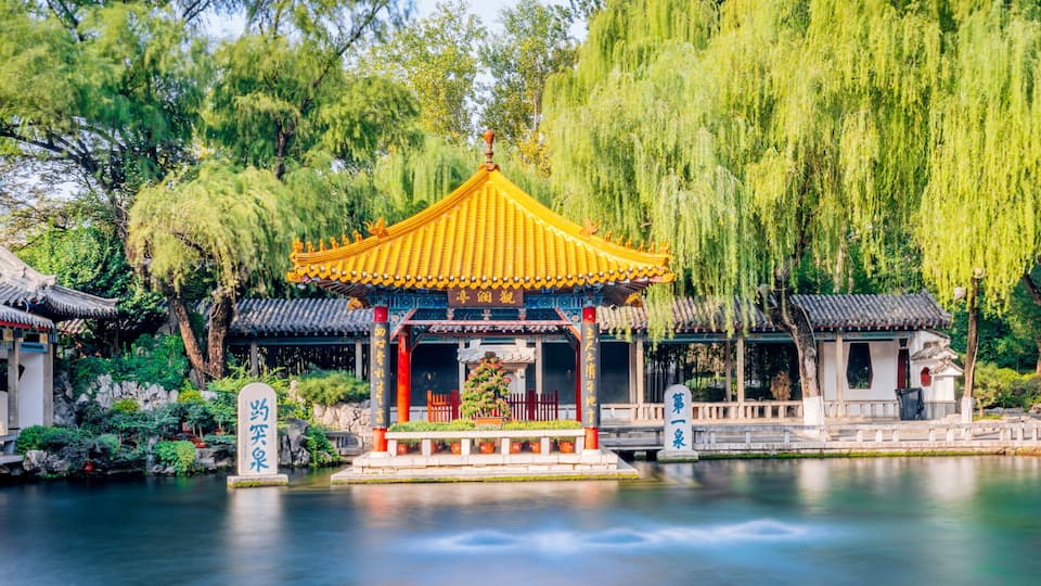 Scenery of Baotu Spring Guanlan Pavilion in Jinan, Shandong, China