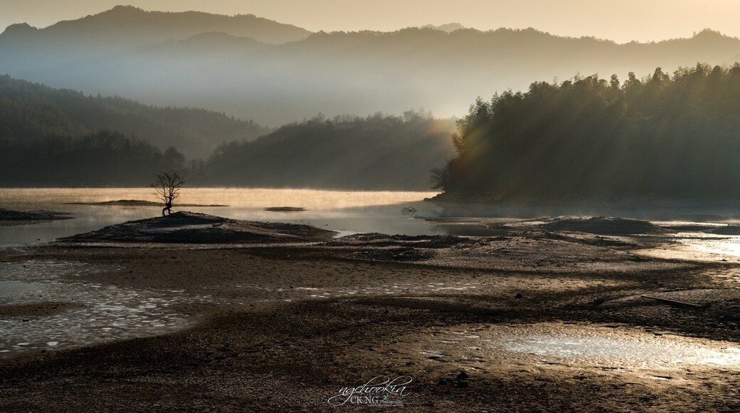 Sunrise II Huizhou-China
我喜欢摄影,我活着就是要拍照。在摄影事业上我永远不想退休。