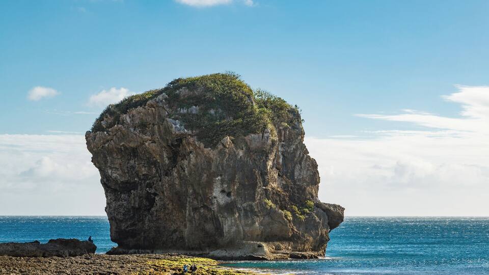 Kenting, Hengchun Township, Taiwan: Sail Rock (船帆石)