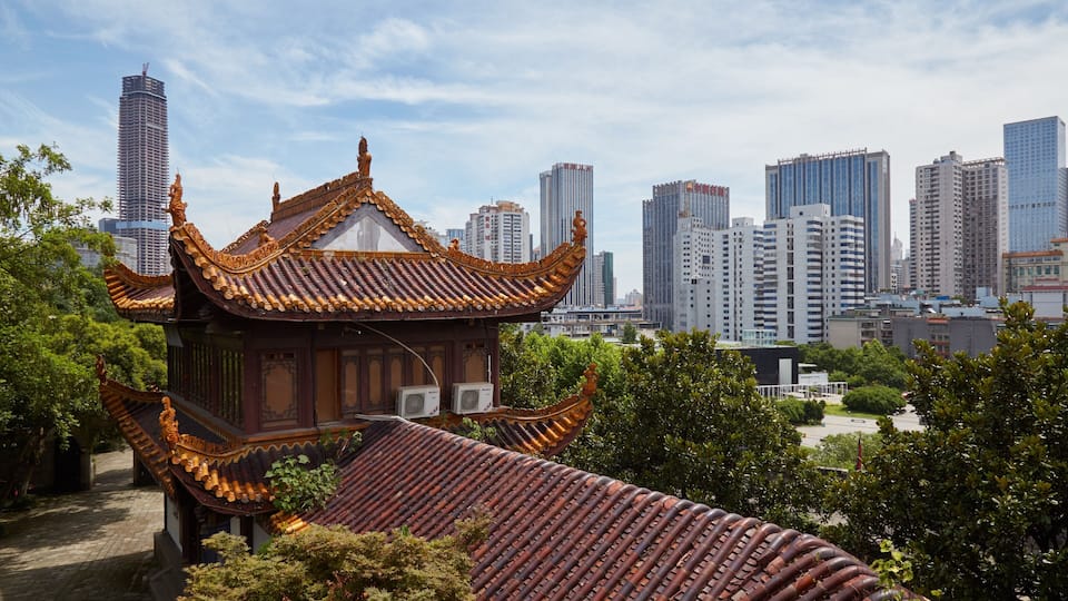 Tianxin Pavilion is where you can find Changsha's ancient city walls. The pavilion dates back to the 14th century.