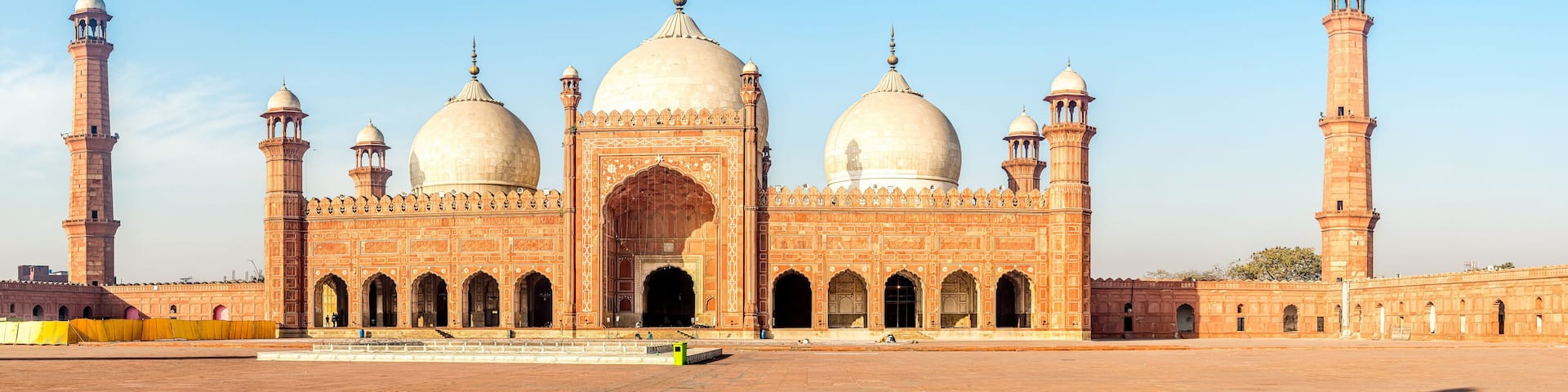 Panoramic view at the Badshahi Mosque in Lahore - Pakistan