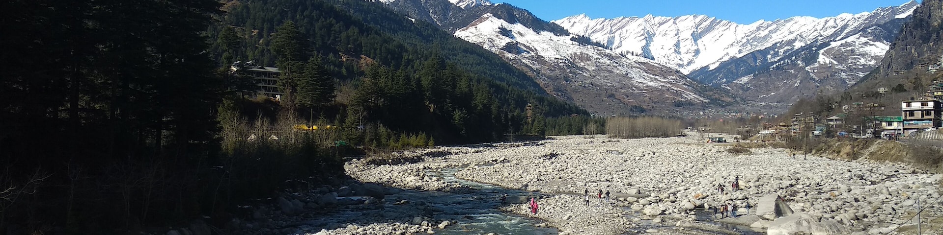 Snow capped mountains, flowing water.. On my way to Vishisht temple Manali.