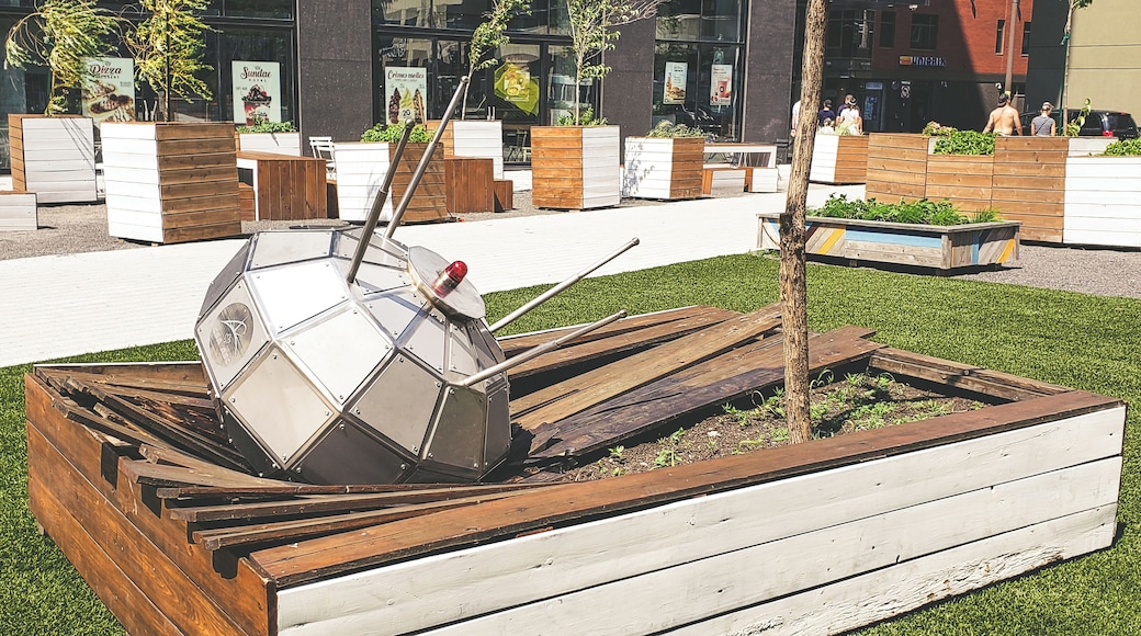 Each summer downtown Quebec has a lot to offer from the Comic Festival, and Art Installations as you can see here. I truly believe that the only way to explore the downtown is by foot because you never know what you will find.