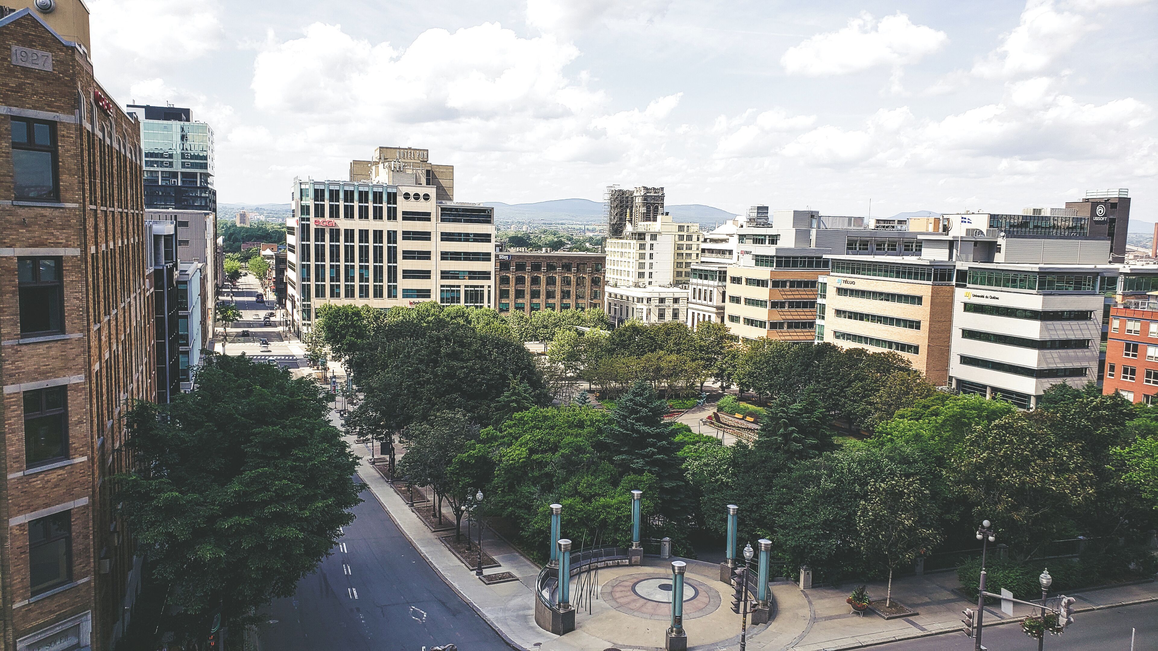 When visiting downtown it's important to note that it isn't really high heel friendly. There are extremes in elevation which can make you winded if you're not physically fit. I won't lie, I wanted to die! Steps, steps and.... more steps! Reminded me a bit of Seattle, WA actually. While most of the roads have been paved over, there are still sections that continue to have the old cobble stone walkways which make it difficult to commute if you're not sporting a pair of comfortable shoes.