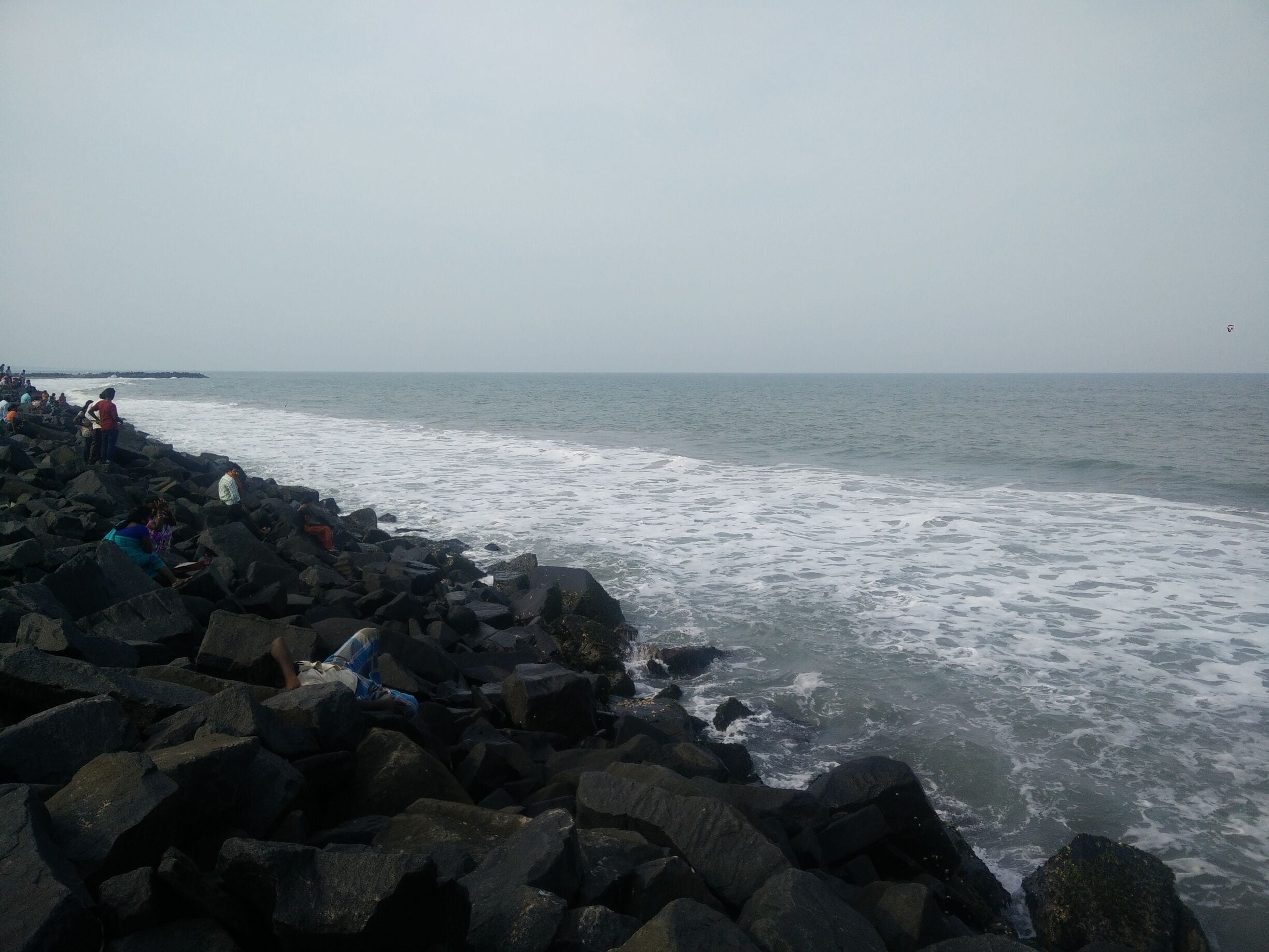 Beaching on the Rocks in the French capital of India - Pondicherry!

#rockbeach #Pondicherry #beachplease #whitetown #promenade
