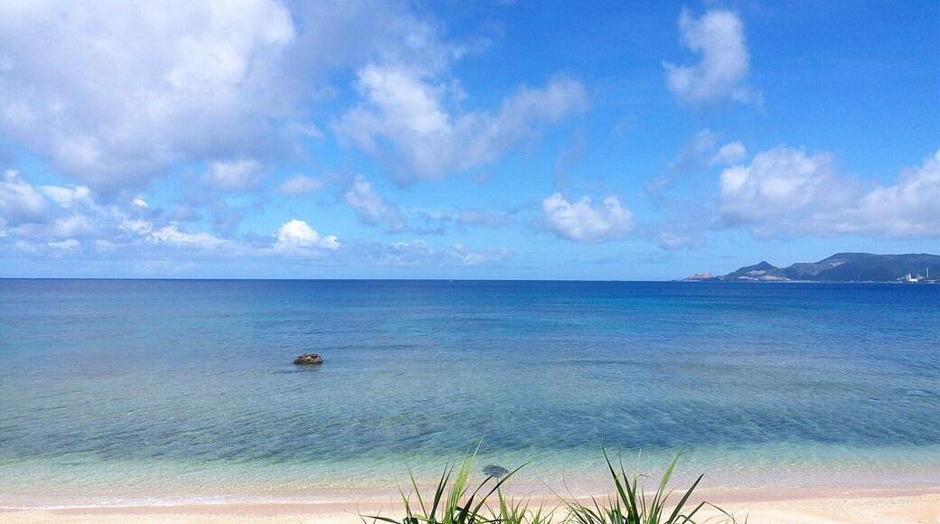 Okinawa ocean is always bright and clear. Locals say you can see 5 different shades of blue in the ocean on the best days!
#LifeAtExpedia #beach