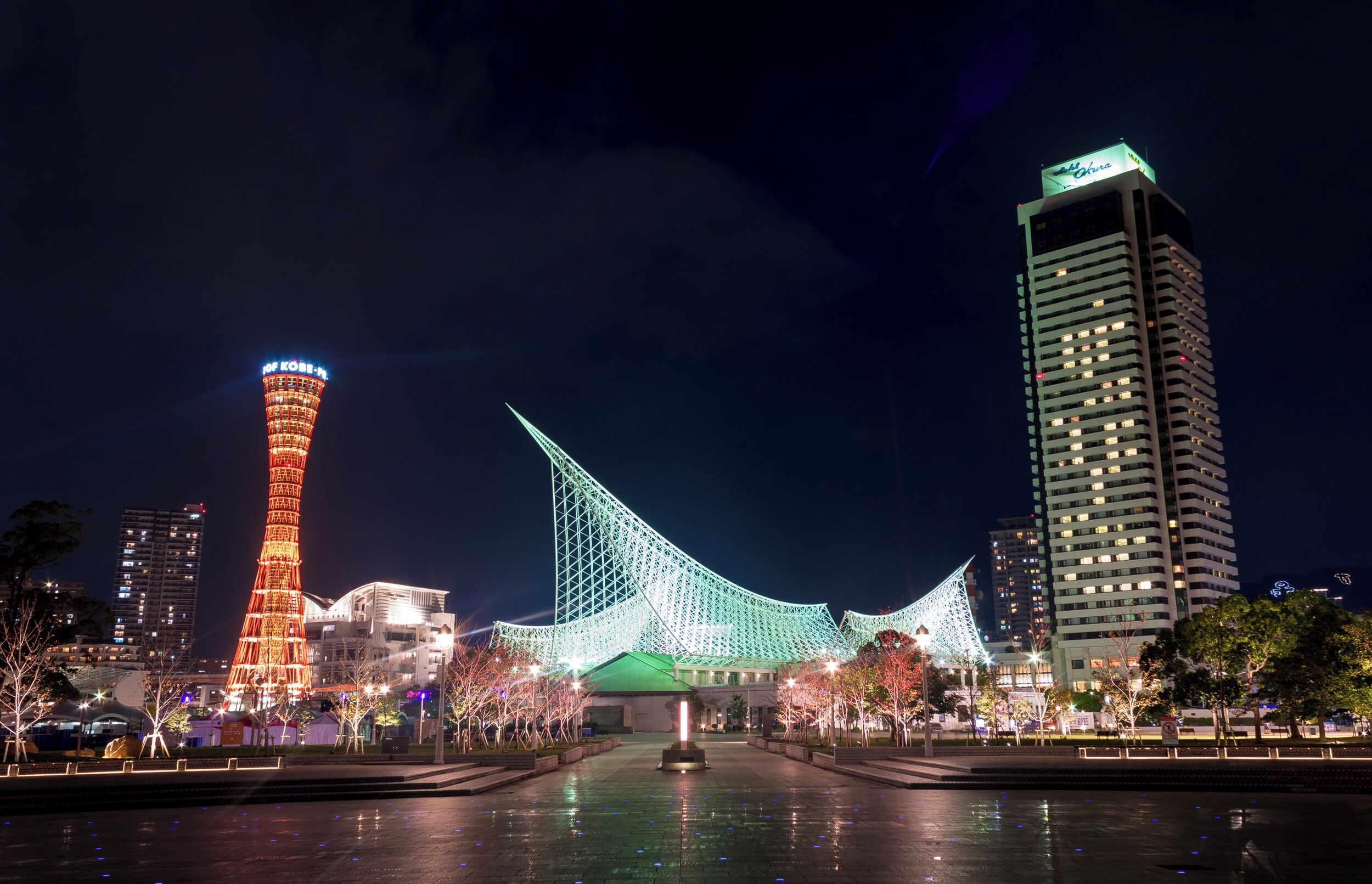 神戸ポートタワー、神戸海洋博物館、ホテルオークラ（メケリンパークより）