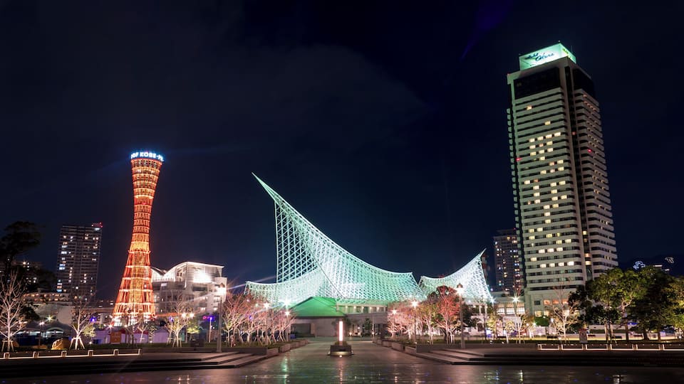 神戸ポートタワー、神戸海洋博物館、ホテルオークラ(メケリンパークより)