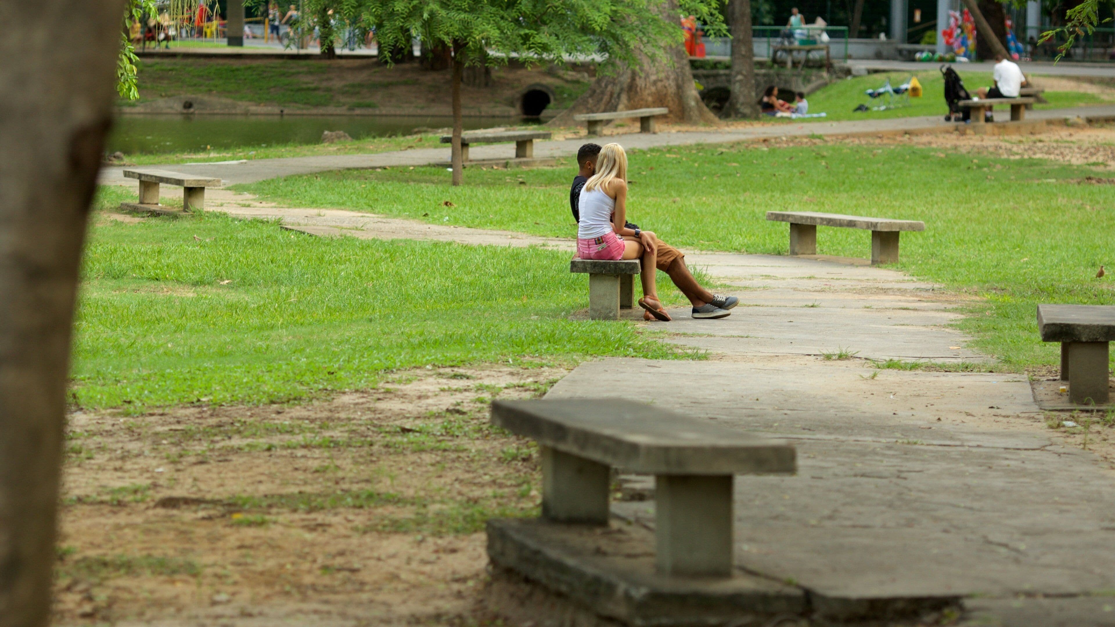 Zona Norte which includes a garden as well as a couple