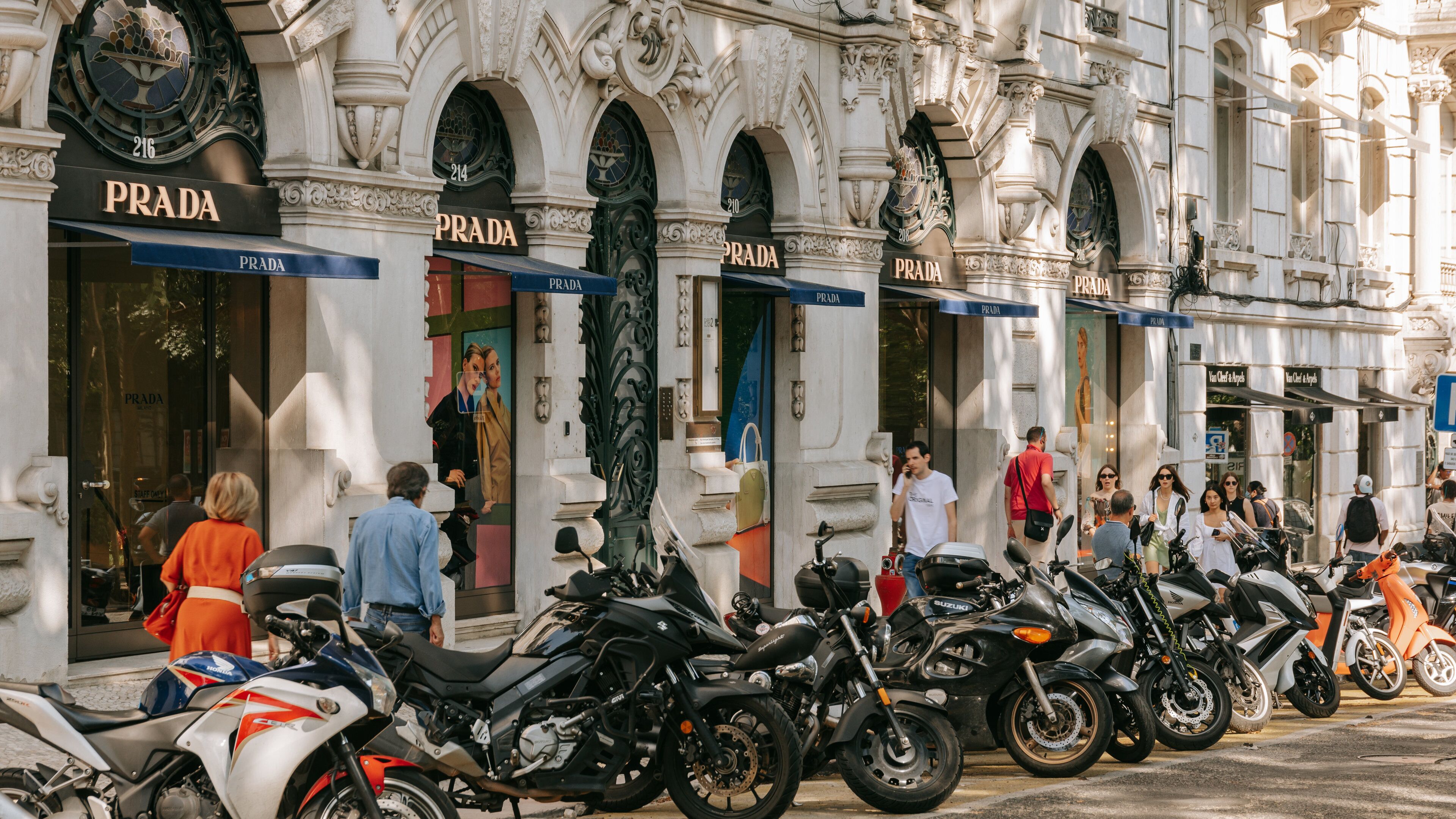 Santo Antonio which includes heritage elements and street scenes