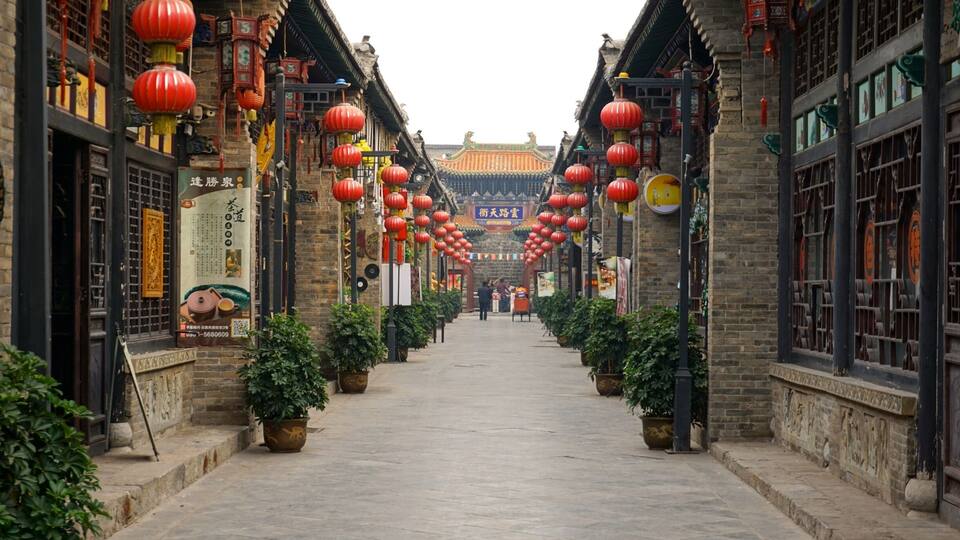 The modernization of China has unfortunately seen many of its historical cities and landmarks destroyed. One that has been restored and untouched is the ancient walled city of Pingyao. This was one of the few times the crowds of this beautiful city weren't overwhelming and i could take in the beauty and awe of this awesome sight
#china
#pingyao
#travel