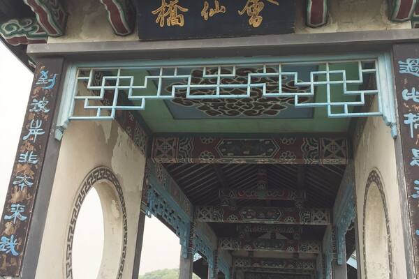 The view here is amazing! Climbing to the top of the hill is an old temple that is well preserved. A great weekend getaway from Shanghai