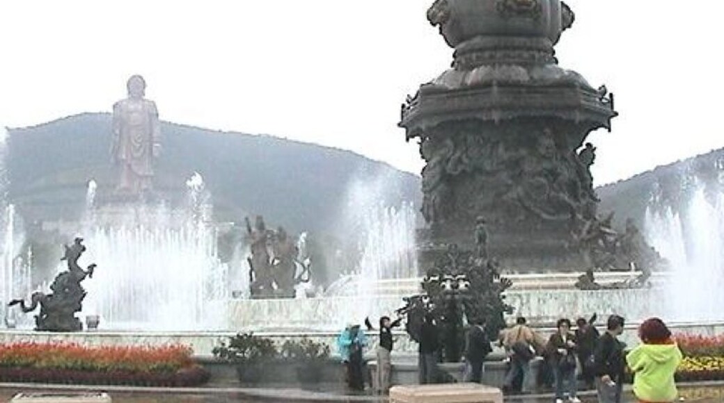 Big & beautiful water fountain performance in Lingshan Dafo
