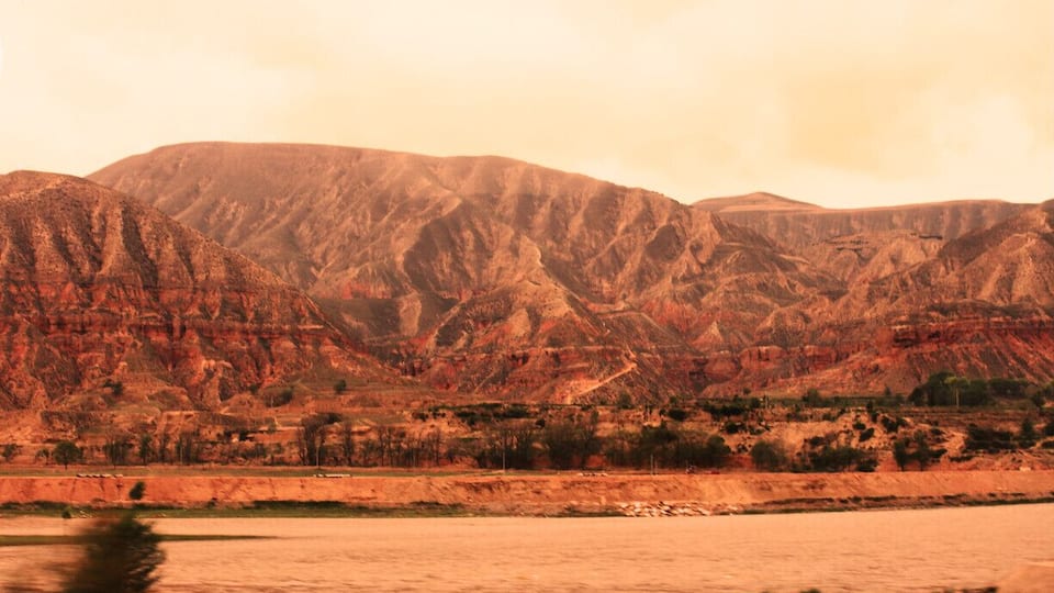 On the way to Beijing through the rocky and red Gansu