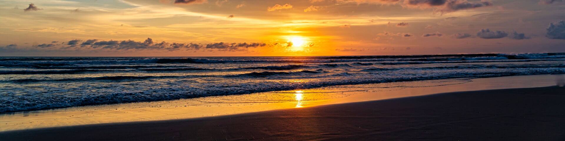 Atardecer en playa Seminyak (Bali)