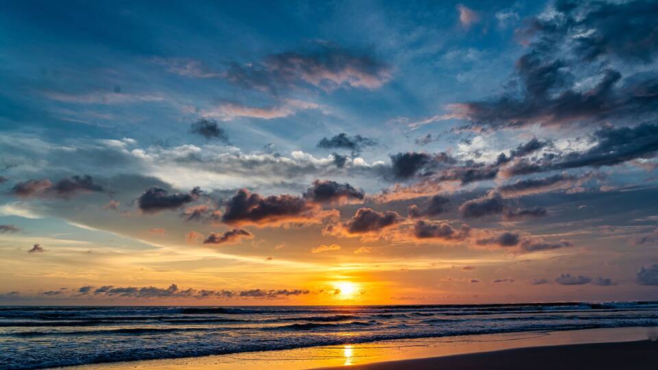 Atardecer en playa Seminyak (Bali)