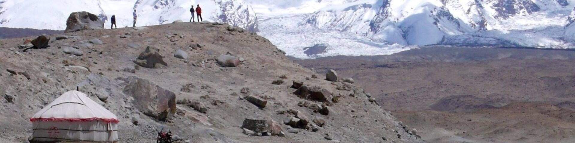 Out in China Xinjiang province near to Tajikistan where the highway G314 stretches all the way to Pakistan. This is part of the Karakoram Highway some called the 8th wonder of the world. Part of the old silk route path.
Lots of superb landscape for photography. Or, if needed, escape from the maddening crowd! This is probably part of China where u can get blue sky almost any time of the year!
#ontheroad