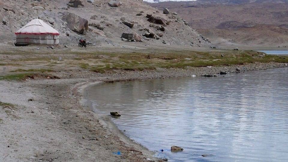 Out in China Xinjiang province near to Tajikistan where the highway G314 stretches all the way to Pakistan. This is part of the Karakoram Highway some called the 8th wonder of the world. Part of the old silk route path.
Lots of superb landscape for photography. Or, if needed, escape from the maddening crowd! This is probably part of China where u can get blue sky almost any time of the year!
#ontheroad