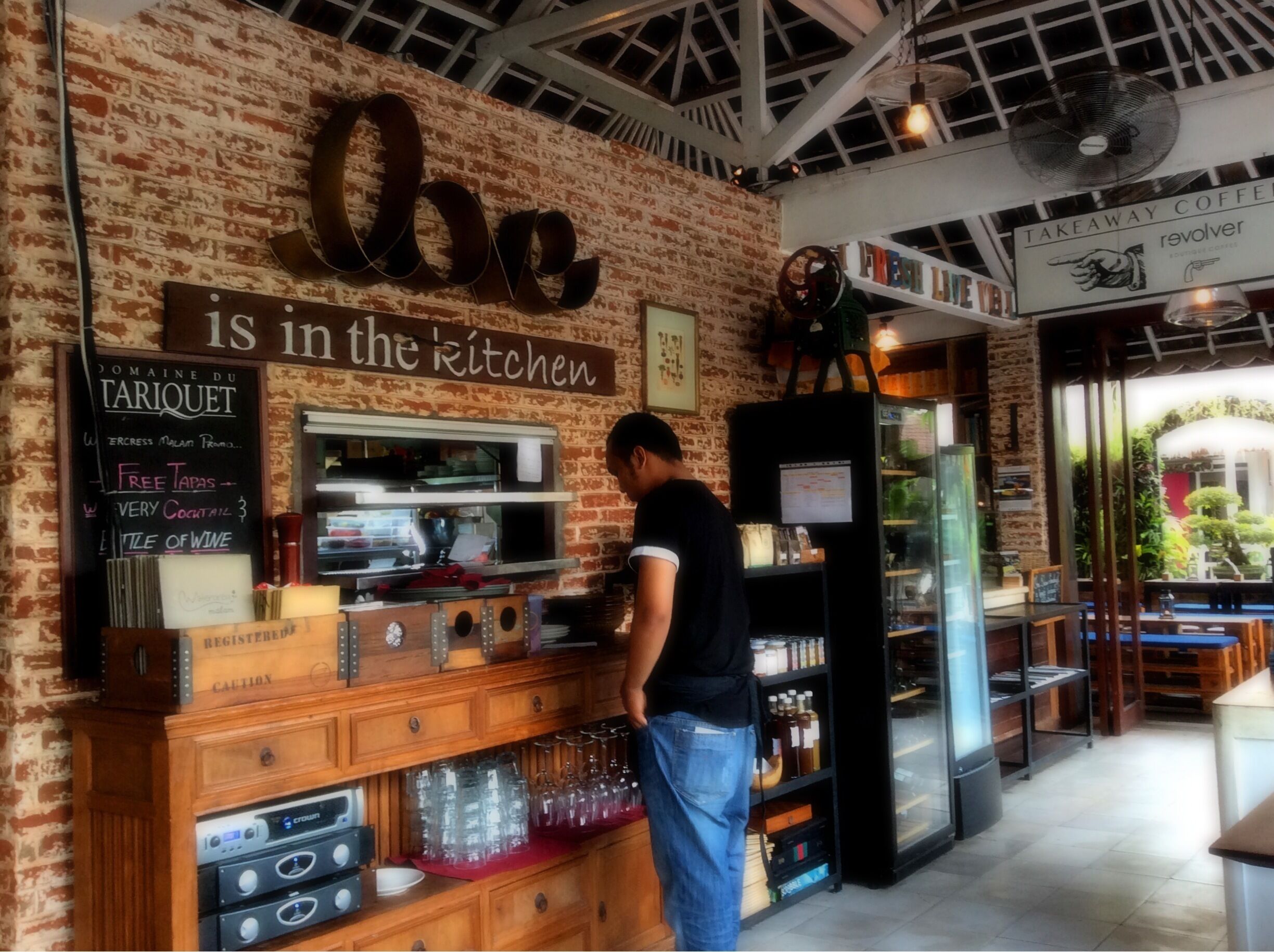 A new spot in Petitenget/Batu Belig area in Bali. Fusion Indonesian and western menu done in a local way with such cute ambience. 