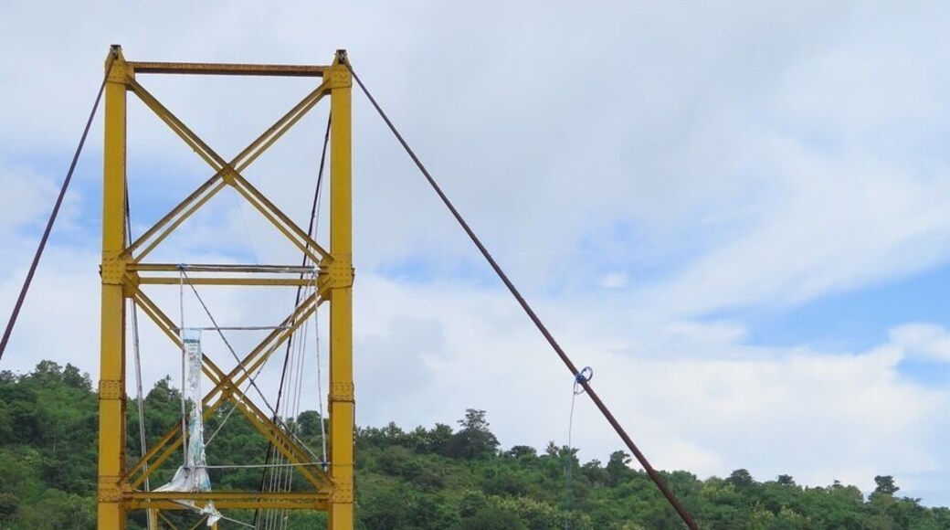 The infamous 'wobbly' bridge between Lembongan and Ceningan