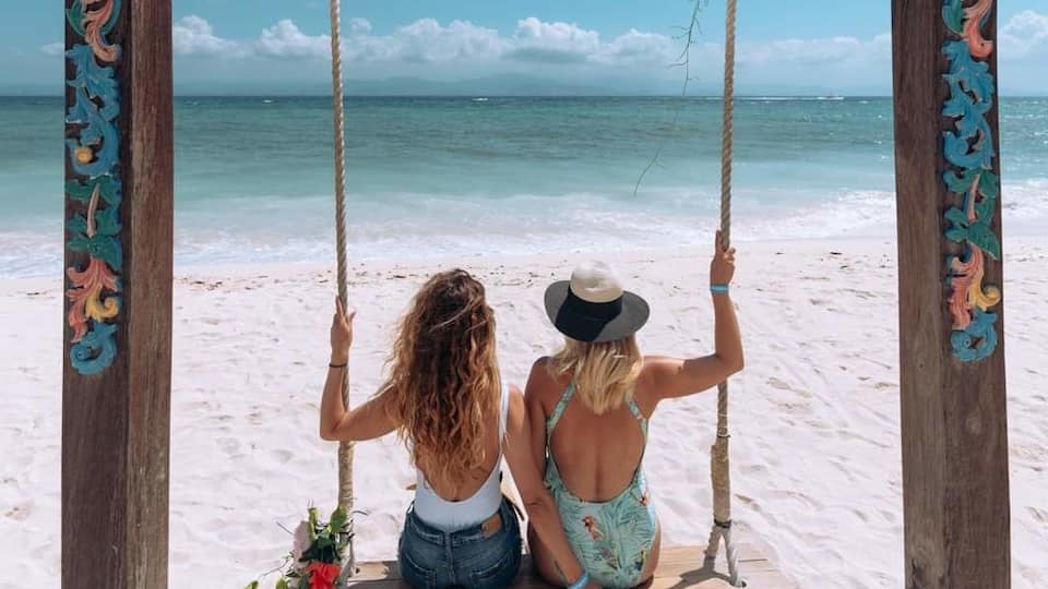 Stay close to people who feel like sunlight! 🌞💛